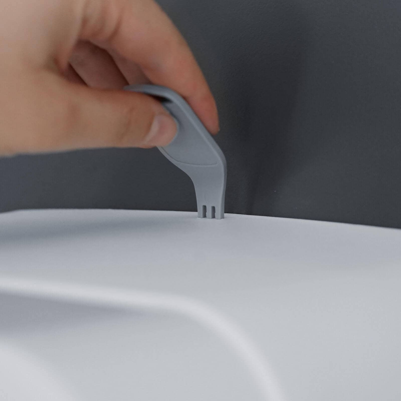 Dispensador manual de rollos de toallas Autocut - blanco mate