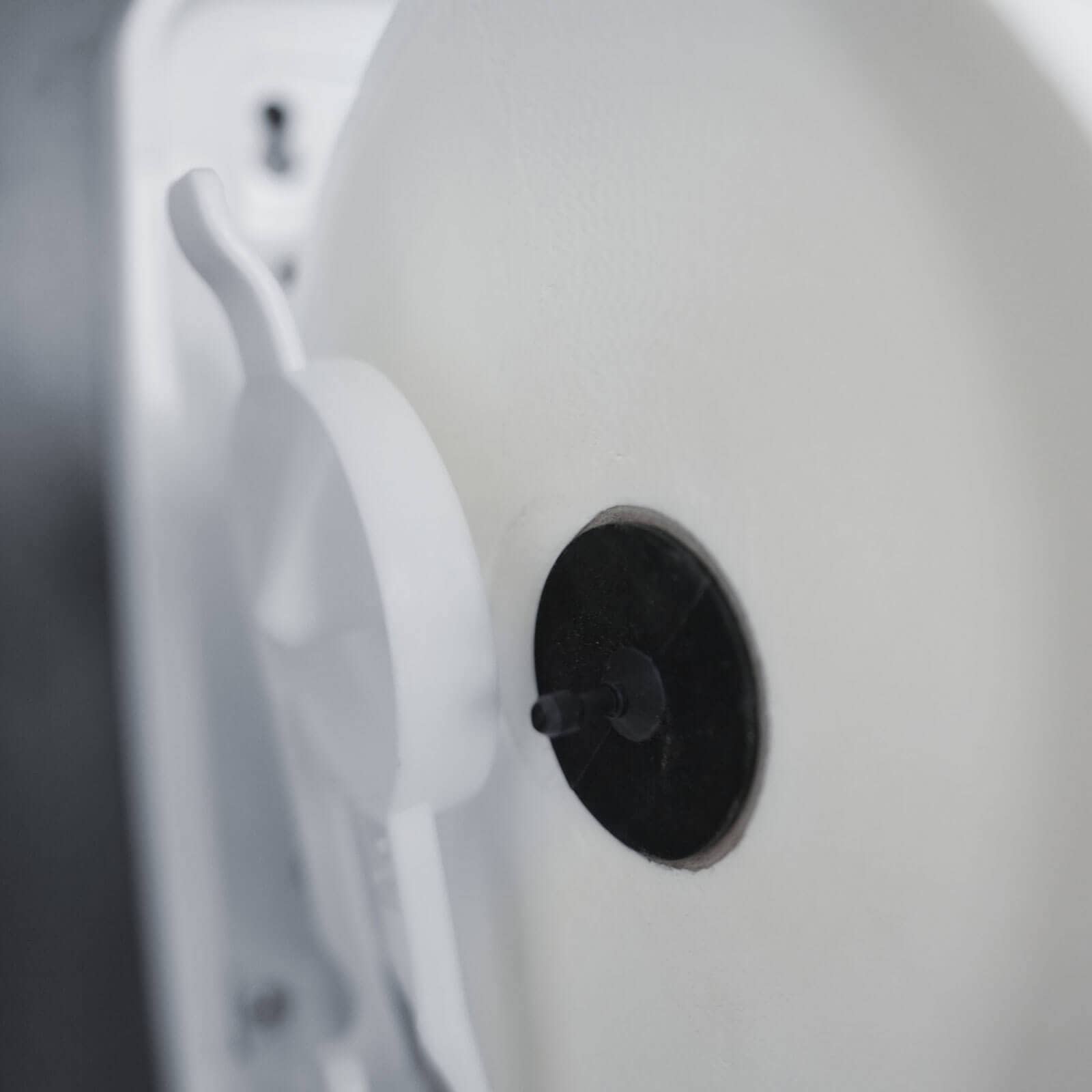Distributeur de rouleaux d'essuie-mains Autocut pour rouleaux avec adaptateur - blanc mat